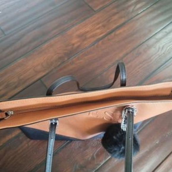 Guess Tote Purse - Picture 2 of 9